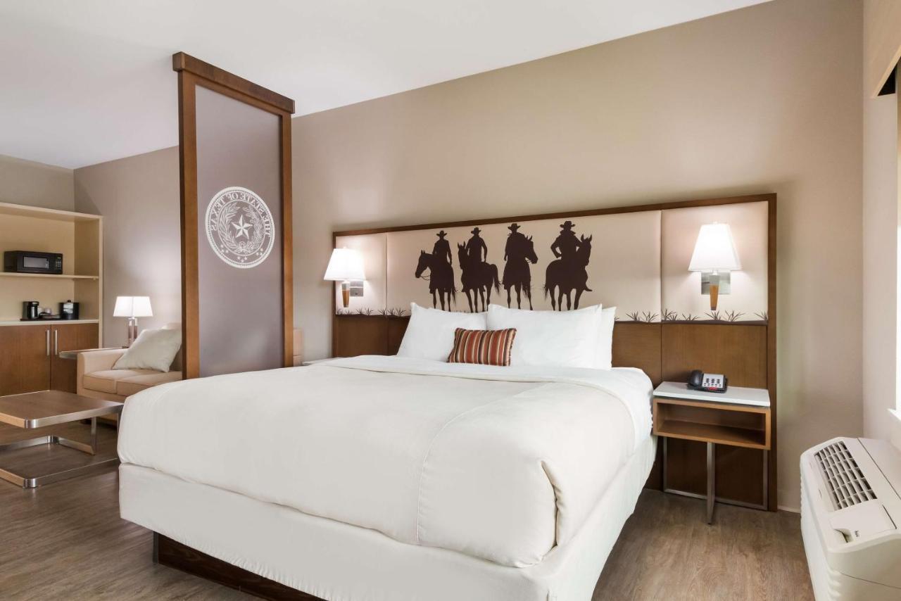 Best Western Bandera Suites & Saloon Exterior photo